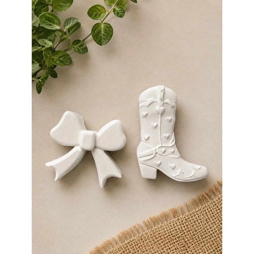 Handmade Cowboy Boot‎ and Bow Plaster Paint Kit Kids White New DIY Craft Set